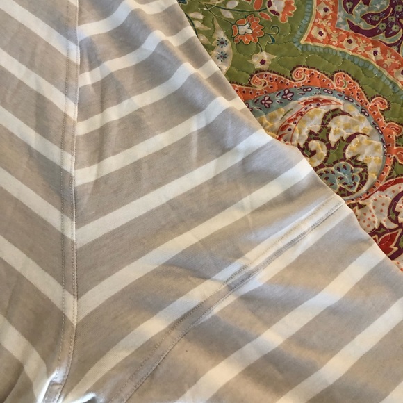 LuLaRoe Erin Top XL - Picture 6 of 6